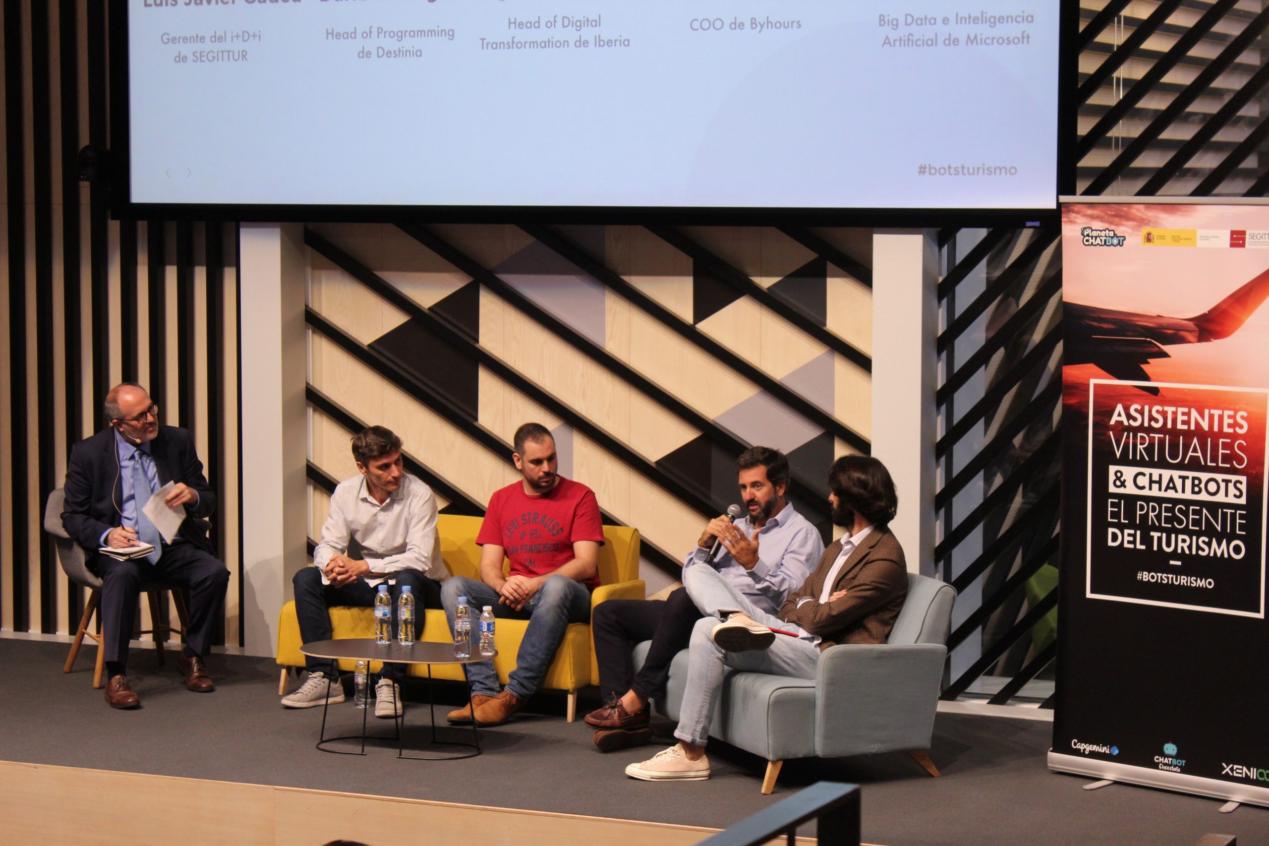 Los asistentes virtuales y chatbots mejoran la experiencia del turista en todo el ciclo del viaje 1Cb1uAVVmmYl1s0FEfa7Qmw scaled