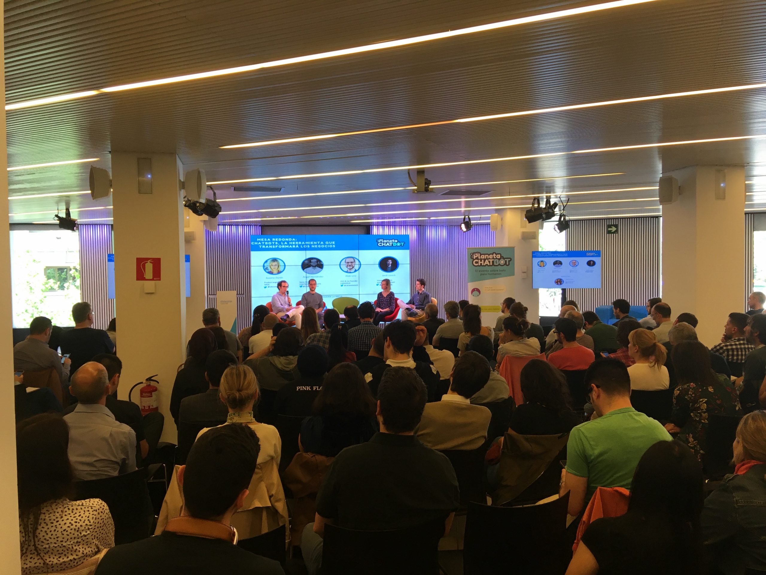 Chatbots en el mundo de los negocios 1VVnHSpIeqsl2YwA7nYdv0Q scaled