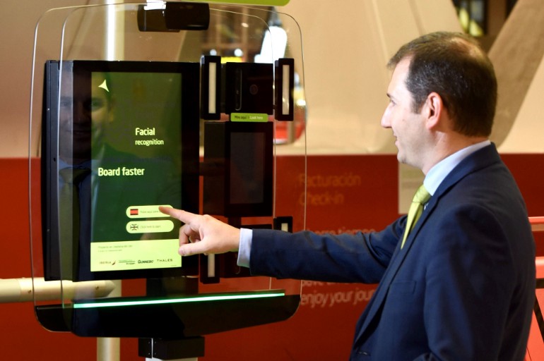 Iberia introduce un nuevo sistema para el reconocimiento facial en aeropuertos Iberia introduce un nuevo sistema para el reconocimiento facial en aeropuertos